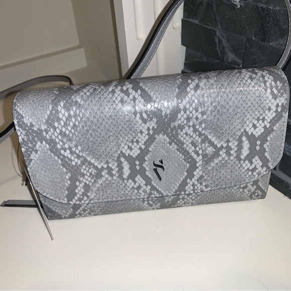 Era Wang Simply Vera Vegan Leather Cross Body Purse New - Picture 1 of 5